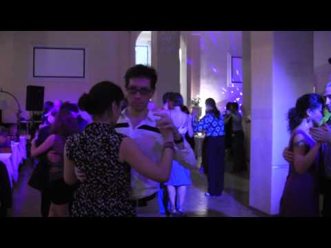 Rusos milongueando en milonga El Calor de Moscú, Rusia
