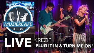 Krezip - &#39;Plug It In &amp; Turn Me On&#39; live bij Muziekcafé