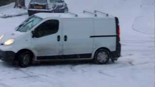 preview picture of video 'Vehicles struggle with icy hill - Bexhill-on-Sea'