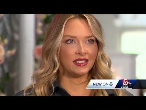 download lagu mp3 mp4 Gronk Girlfriend Sports Illustrated, download lagu Gronk Girlfriend Sports Illustrated gratis, unduh video klip Gronk Girlfriend Sports Illustrated