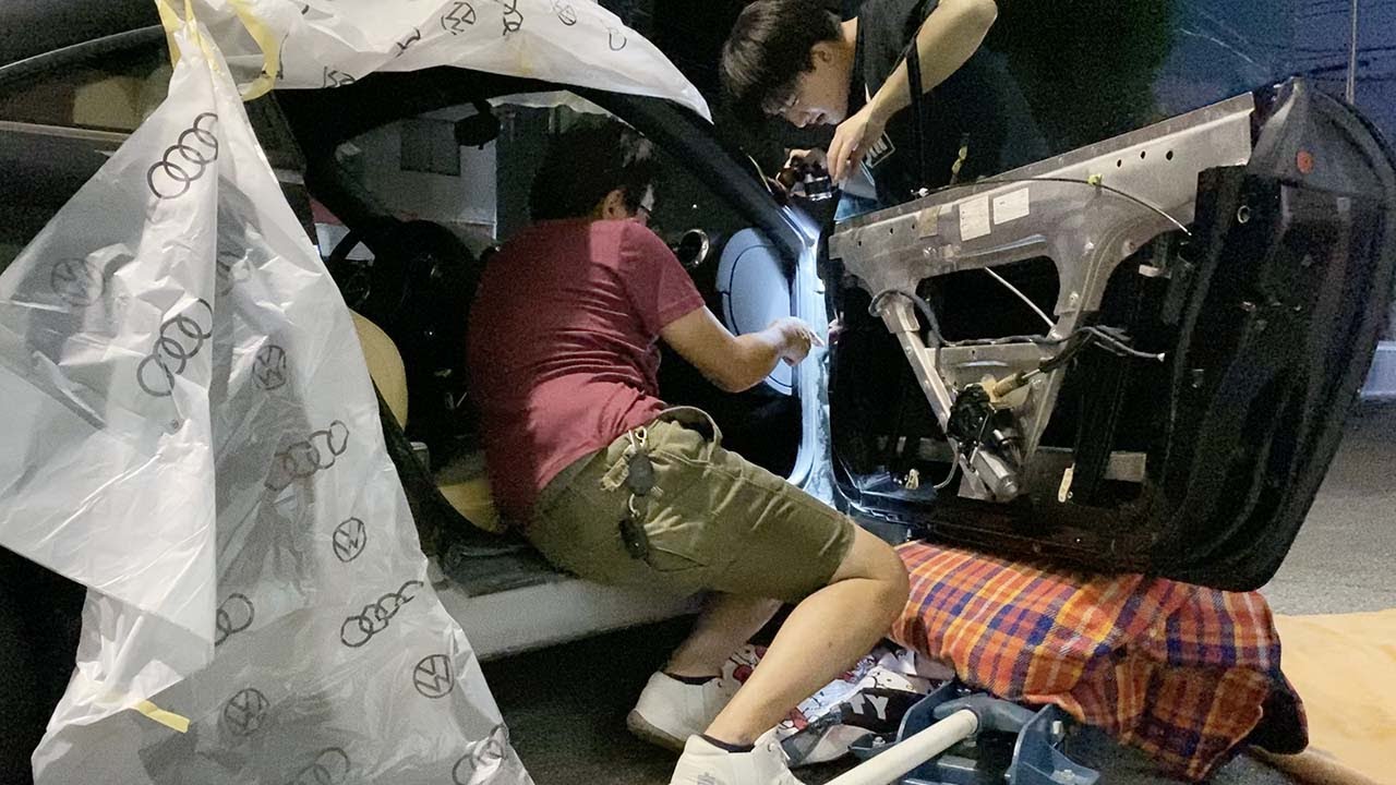 雨だ！急げ！ドア交換するぞ。 あれ？鍵穴交換って難しいわ！後半はインタークーラーにオイル？・・・アウディTT 1.8クワトロターボ