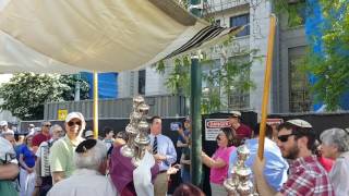 Rabbi William Hamilton welcomes Congregation Mishkan Tefila to Kehillath Israel in Brookline, Mass.