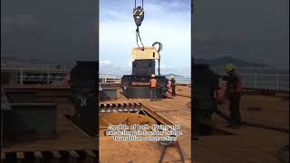 Versatile vibratory hammer for bridge construction