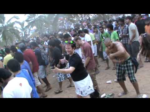 Watch exclusive : Albin Myers, Swedish House Scene DJ, performing at Sunburn Goa 2010, Day 1