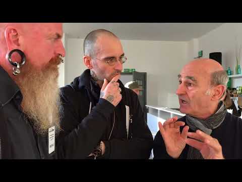 Kriminalbiologe Dr. Mark Benecke trifft Stelarc & Suspension-Expert*innen in Berlin