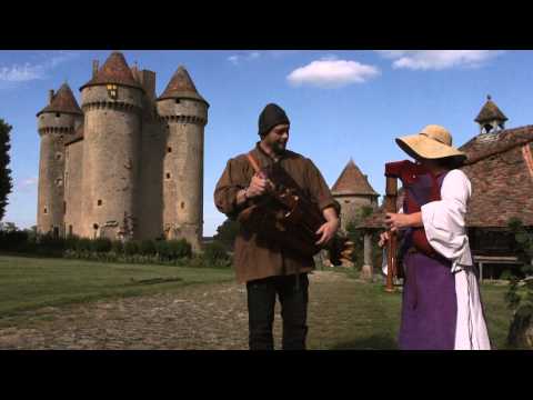Chateaux de la loire .Musique medievale au Chateau de Sarzay. Video
