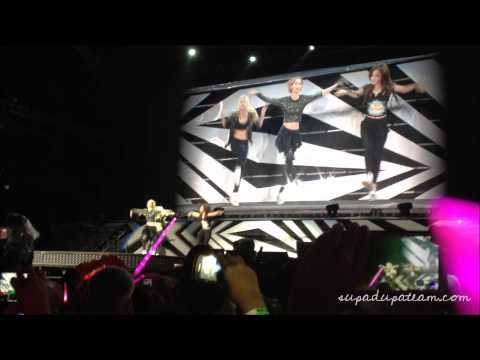[FANCAM] 121125 SMTOWN in Bangkok: Dance Battle (SNSD cut)