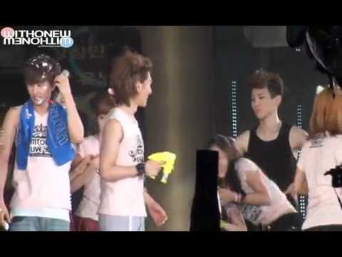FANCAM | 100821 SMTown LIVE ~ Jungsoo on Speech while Hoobaes keep playing