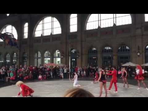 Jason Brügger für Zirkus Knie am Zürich HB