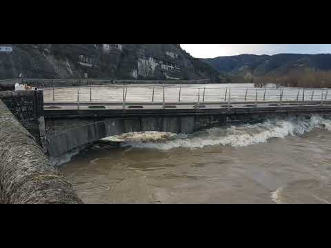 Crue de l'Ardèche au Pont de Sampzon - 10 mars 2024 - 9 h 19