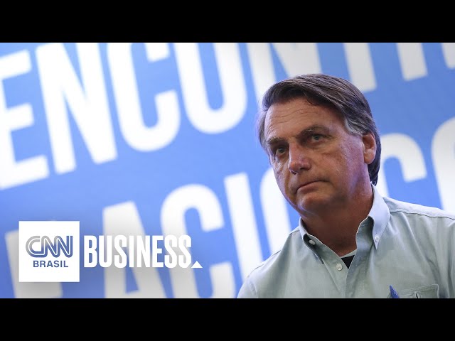 Bolsonaro diz que bloqueios atrapalham economia e pede que caminhoneiros liberem vias | AGORA CNN