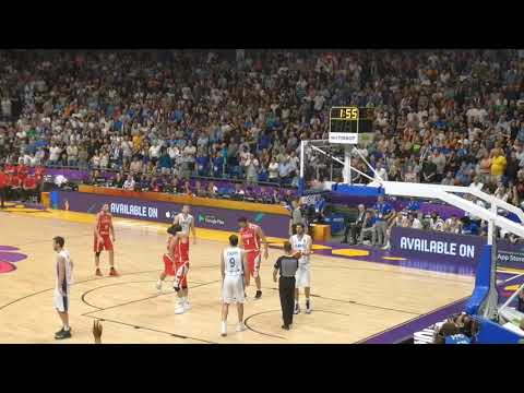 Israeli fans vs Mike Dixon.