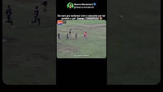 Como que joga futebol com um campo desses?😯#shorts #futebol #varzea