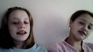 Here sits a monkey on a chair