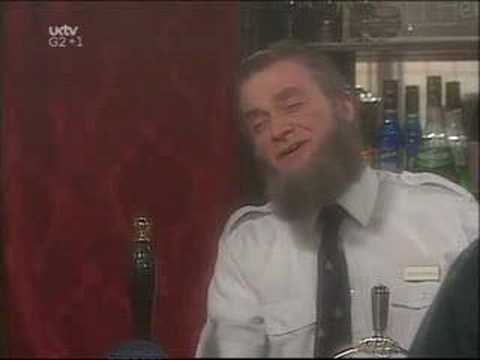 Harry Enfield-Les The Barman