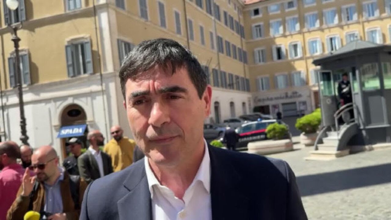 Fratoianni: Volevano metterci in difficoltà con Inno d'Italia, ma lo abbiamo cantato, la Lega no