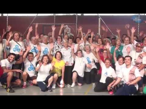 Idosos participam de caminhada no Dia Mundial do Diabetes