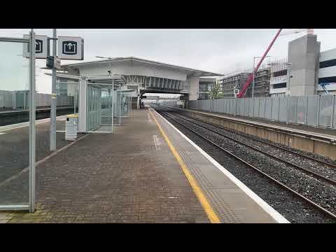 Irish Rail Mk4 Shoots through Adamstown