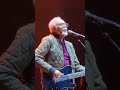 Gilberto Gil cantando "Andar com fé" ao vivo