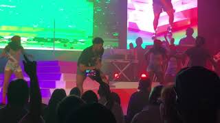 Janelle Monae brings fans onstage to dance. “I Got the Juice” Nashville 07/13/18