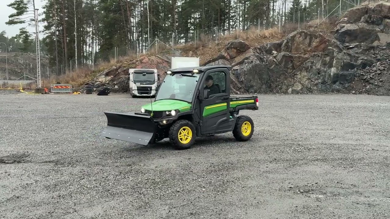 Presentation video clip: JOHN DEERE XUV865M - 13 086 km - green - 2020