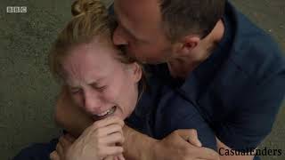 Holby city - 03.12.19 - Jac breaks down in Fletch's arms