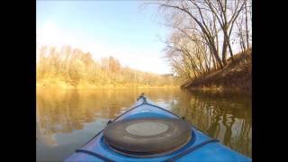 preview picture of video 'Paddling with a Bald Eagle'