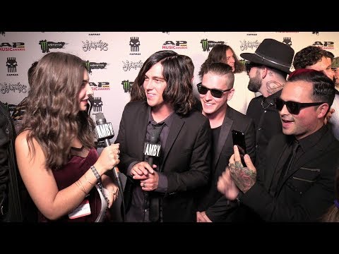 Interview with Sleeping with Sirens (2017 APMAs Red Carpet)