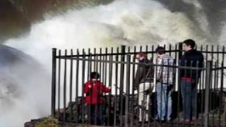 preview picture of video 'High waters at Paterson's Great Falls'