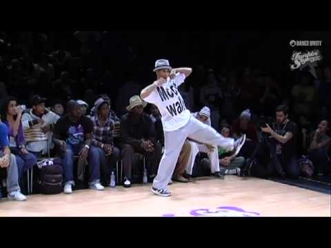 Funkin Stylez 2009 Only the Strong Popping Salah vs Bruce