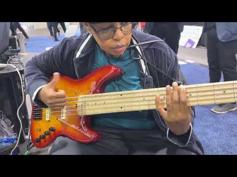 NAMM 2025 - Robin Bramlett checks out an Ultra J5 Essence
