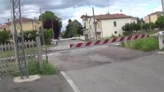 preview picture of video 'Passaggio a livello di via Bulgarina in HD - Argenta (FE)'