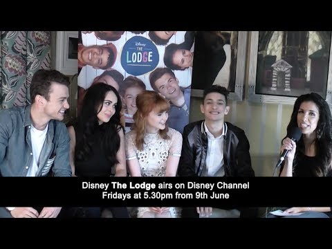 Interview: Thomas Doherty, Bethan Wright, Mia Jenkins, Jayden Revri | The Lodge (The Fan Carpet)