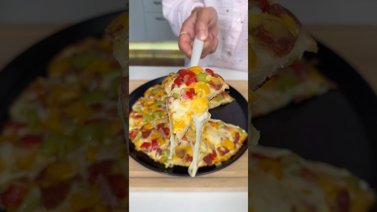 Sadece birkaç dakikada tavada çıtır pizza! İlk lokmayı sizce kim hak ediyor? 🍕❤️#pizza #busezeynep