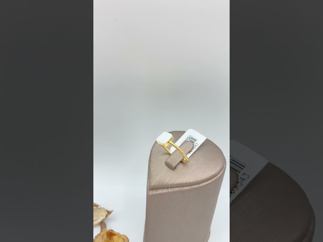 1- 18 karat gold ring weighing 2.19