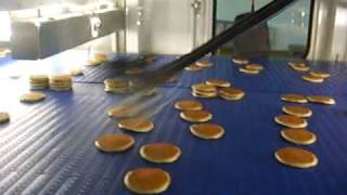 Flexpickers stacking pancakes