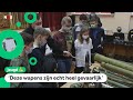 Kinderen in Oekraïne krijgen les over wapens en oorlog