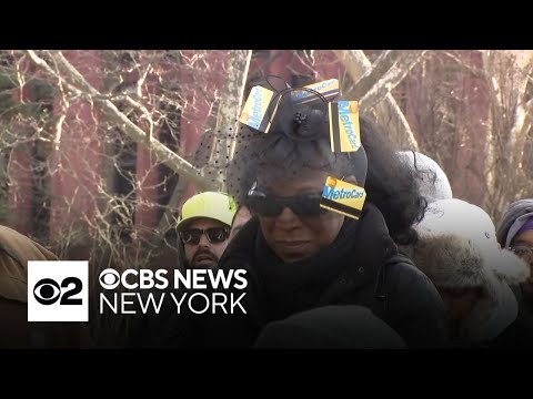 New Yorkers hold funeral for MetroCard