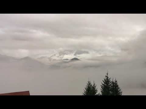 ... "cu capu' nori", la propriu... Pensiunea Luminița, Ciungetu, județul Vâlcea...