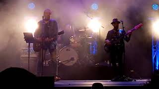 REVOLVER. &quot;Dos por dos&quot;