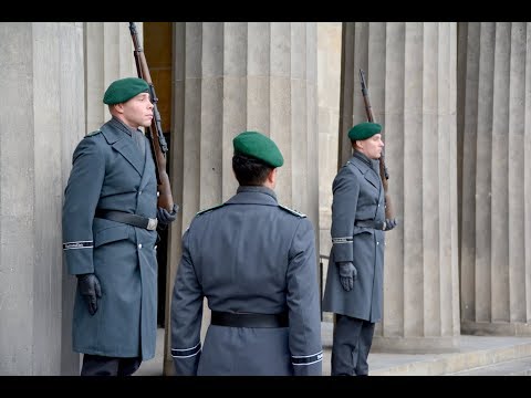 Ehrenposten Neue Wache Volkstrauertag 2018