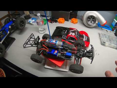 Traxxas 1/16 Slash  Pt. 1 Unboxing and first run with stock battery