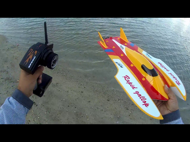 WLtoys WL913 Speed Boat Review and Run Brushless V2 (flip-over @ end)