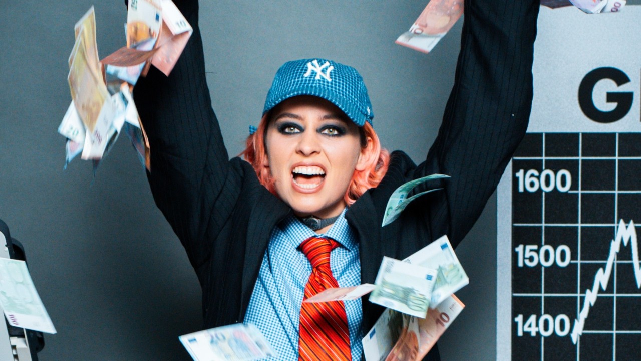 Bild zum Video Paula Carolina - Gib Mir Dein Geld