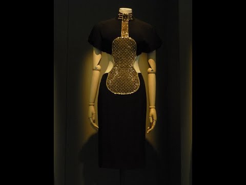 First clothed then naked.. Guitars sound with a magic to be discovered by you /Andalusian review AG