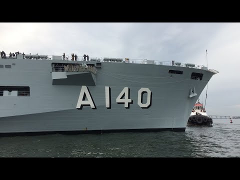 PHM Atlântico atracando no Rio de Janeiro