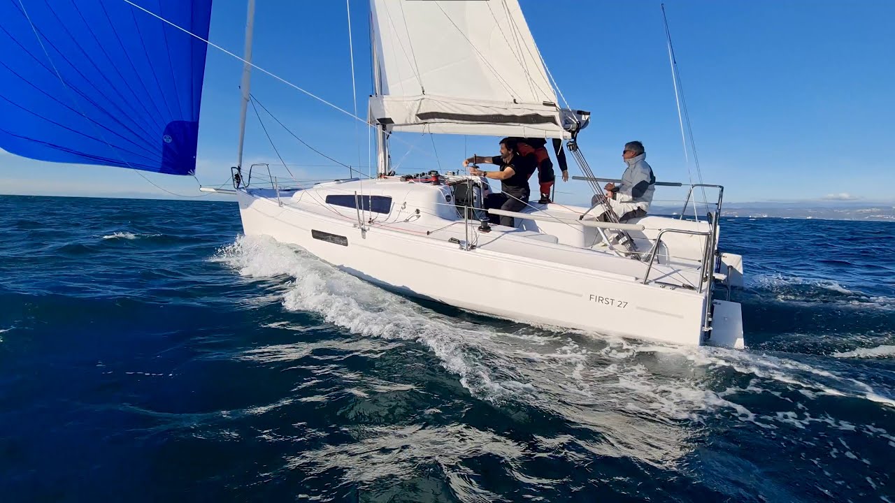 Beneteau First 27 in cruising mode