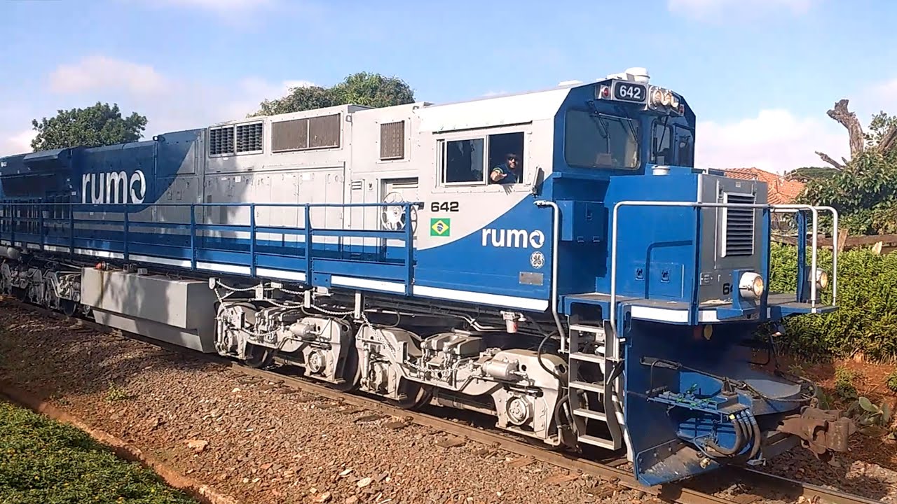 Trem com GE ES43BBi RUMO #642 e #8326