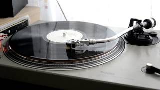 One Shot Friday: Azymuth - Duro De Roer (Hard to bite)