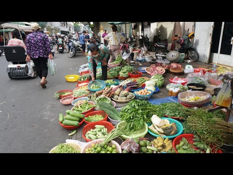 Morning Food Market Scene@Boeng Pralet - Many Fresh Fruit, Vegetable, Pork, Fish & More Food in Town